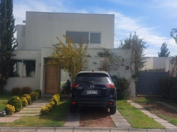 Venta / Casa / Colina