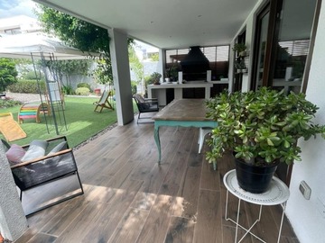 Venta / Casa / Colina