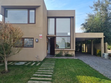 Venta / Casa / Colina