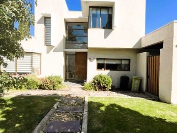 Venta / Casa / Colina