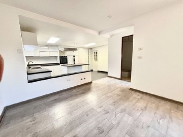 Venta / Casa / Colina