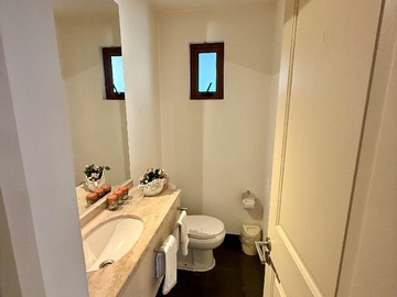 Venta / Casa / Colina