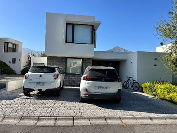 Venta / Casa / Colina