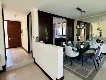 Venta / Casa / Colina