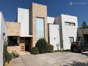 Venta / Casa / Colina