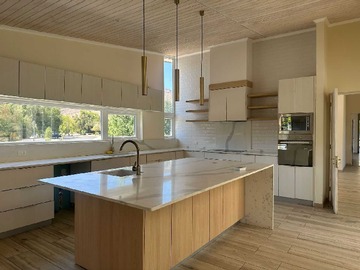 Venta / Casa / Colina