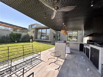 Venta / Casa / Colina