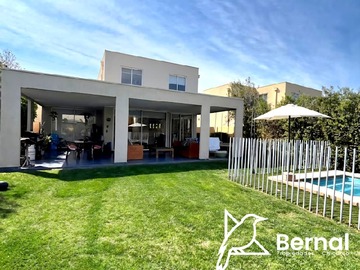 Venta / Casa / Colina