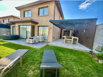Venta / Casa / Colina