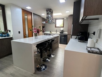 Venta / Casa / Colina