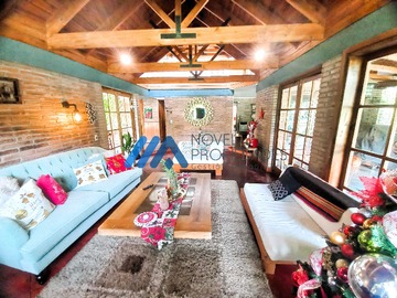 Venta / Casa / Colina