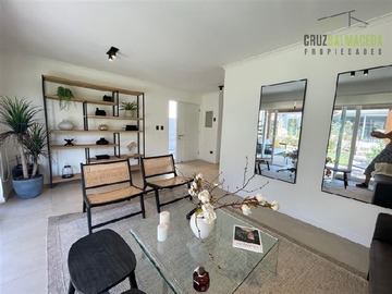Venta / Casa / Colina