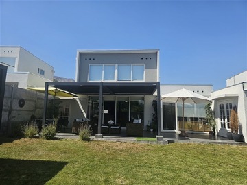 Venta / Casa / Colina