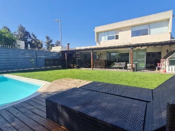 Venta / Casa / Colina