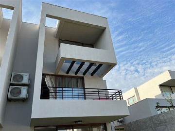 Venta / Casa / Colina