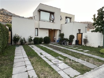 Venta / Casa / Colina