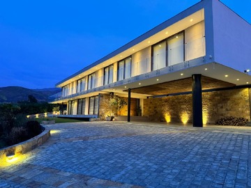 Venta / Casa / Colina