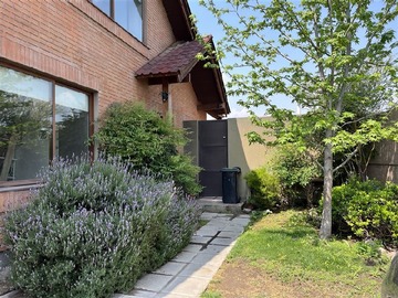 Venta / Casa / Colina