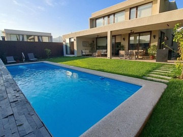 Venta / Casa / Colina