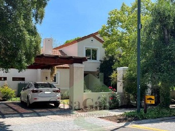 Venta / Casa / Colina