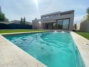 Venta / Casa / Colina