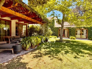 Venta / Casa / Colina