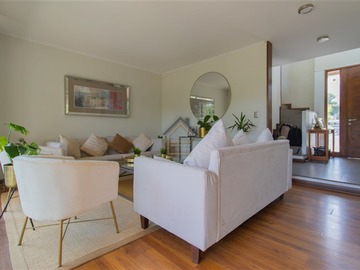 Venta / Casa / Colina