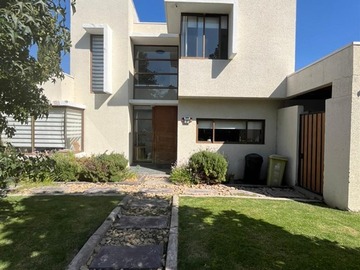 Venta / Casa / Colina