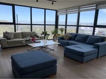 Venta / Casa / Colina