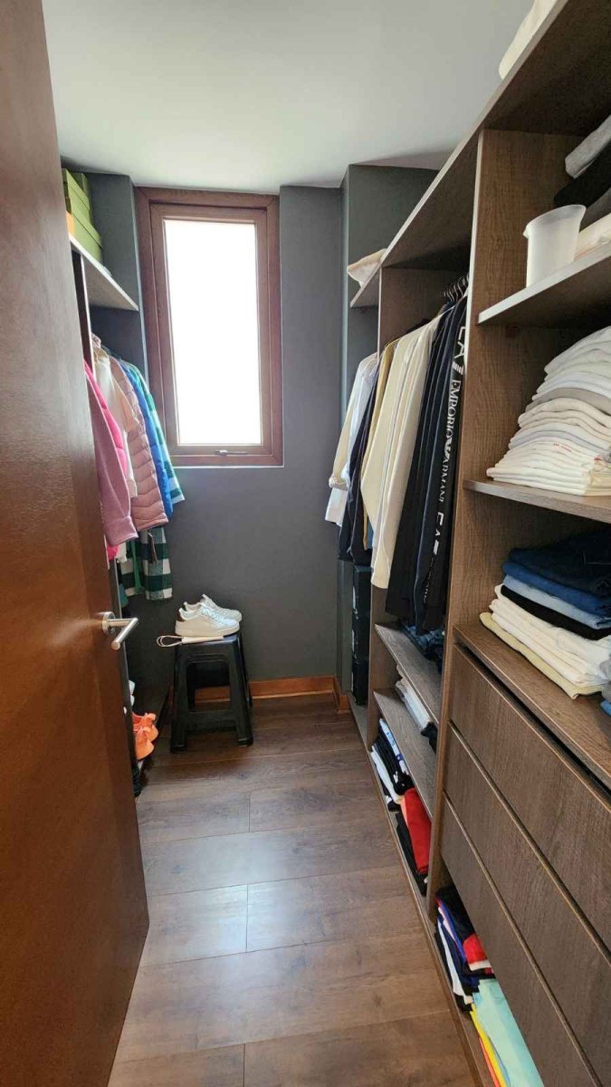 walk-in closet