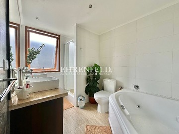Baño suite.