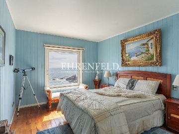 Dormitorio con Walk in closet.