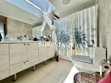 Baño suite segundo piso.