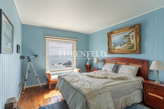 Dormitorio con Walk in closet.