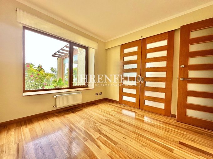 Sala de estar, primer piso.