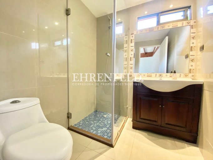 Baño completo en suite