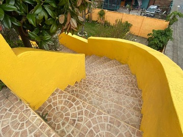 escalera al patio interior