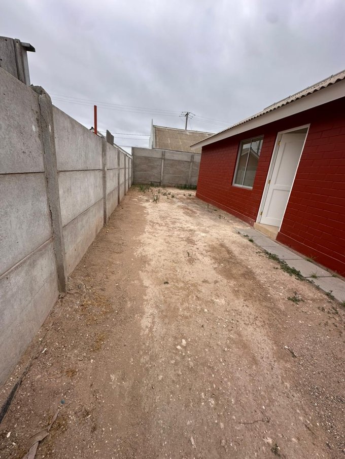 Costado derecho - Estacionamiento