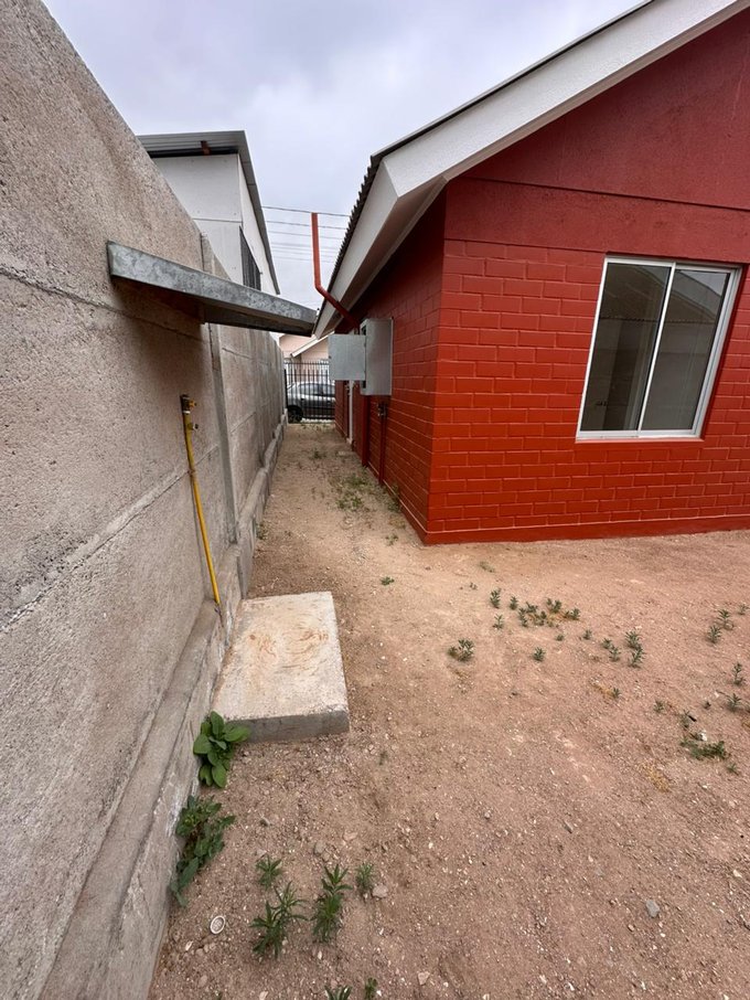 Costado Izquierdo - Conexión gas licuado