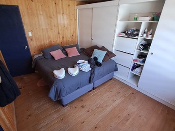 habitacion principal con closet y baño