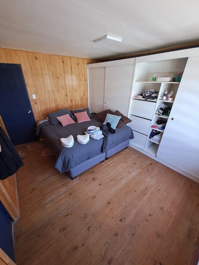 habitacion principal con closet y baño