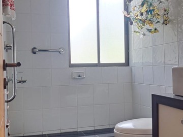 Baño fuera de la habitación