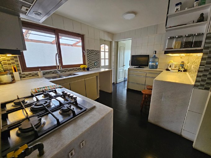 cocina amoblada y equipada