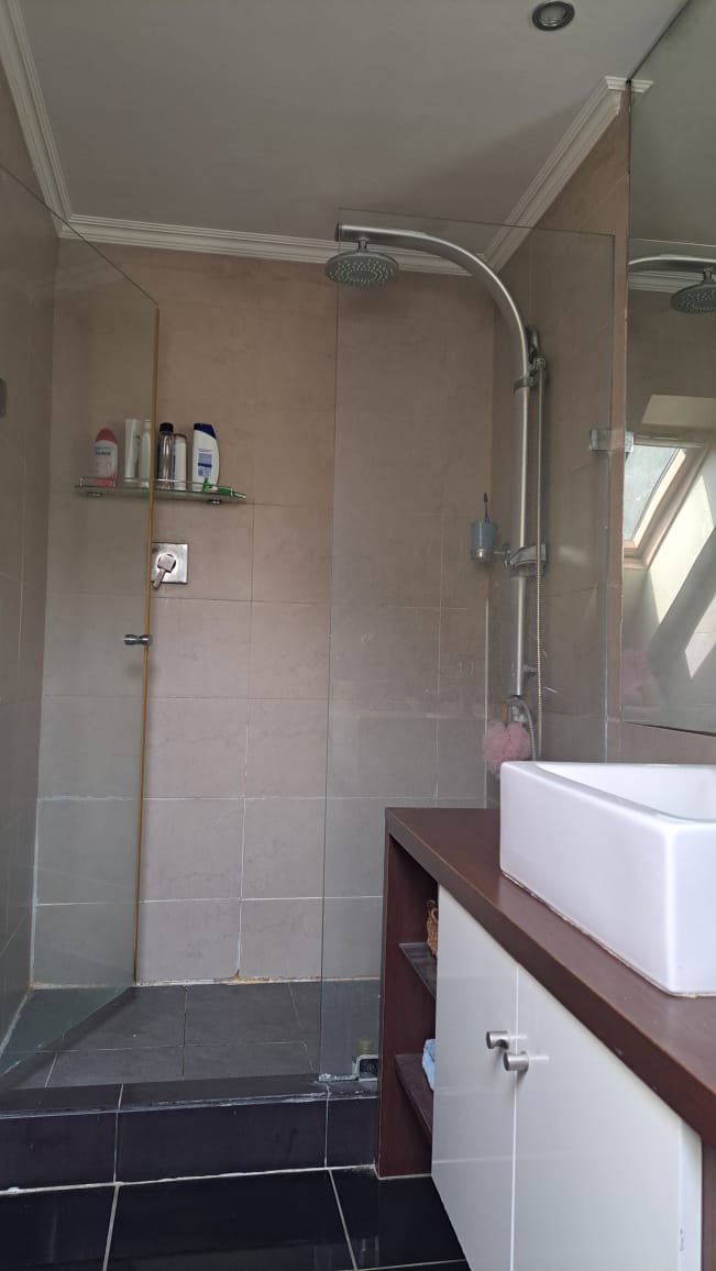 Baño piso 3 en el dormitorio