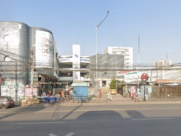 Centro comercial  y estación de metro
