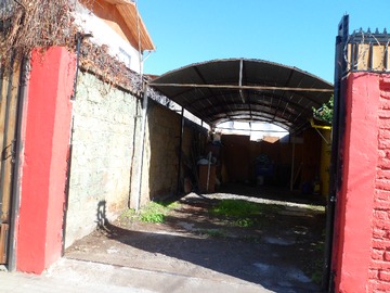 Entrada por portón
