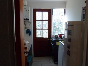 Cocina con salida a patio lateral (oriente).