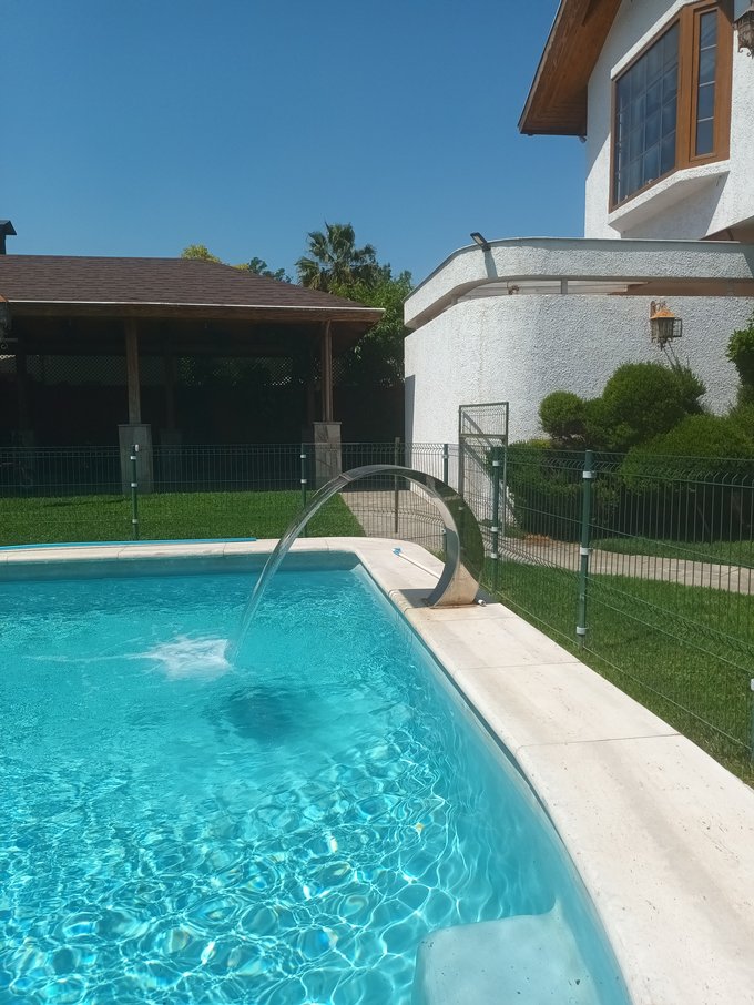 Piscina temperada con hidromasaje y luces