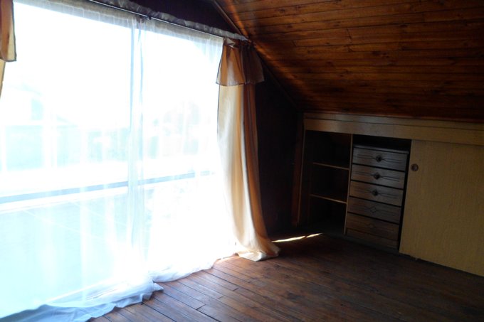 Amplio dormitorio en segundo piso con closet