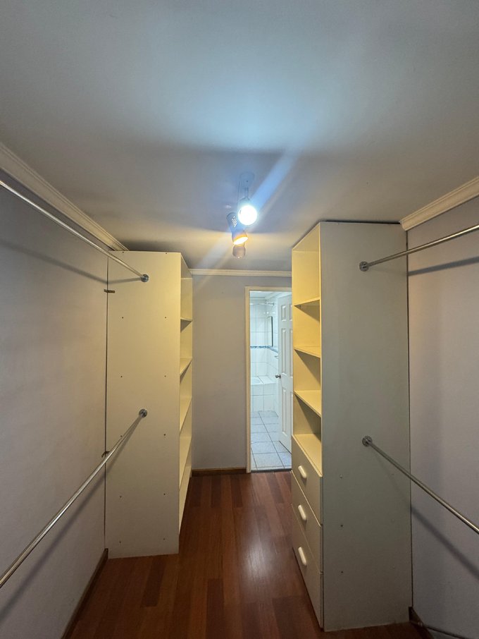 Walking Closet - 1